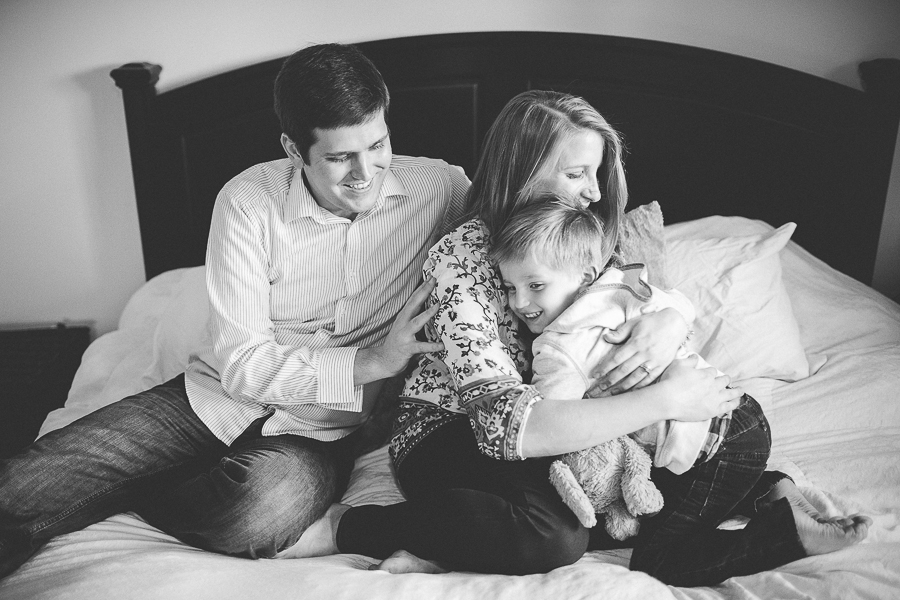 Family Photographer Fayetteville Arkansas, Photographer in Fayetteville Arkansas, Northwest Arkansas Photographer, Bentonville Arkansas Photographer, Maternity Photographer Bentonville, In Home Maternity Session, Winter Maternity Session, Inddor Maternity Photographs, Family Photos in Winter