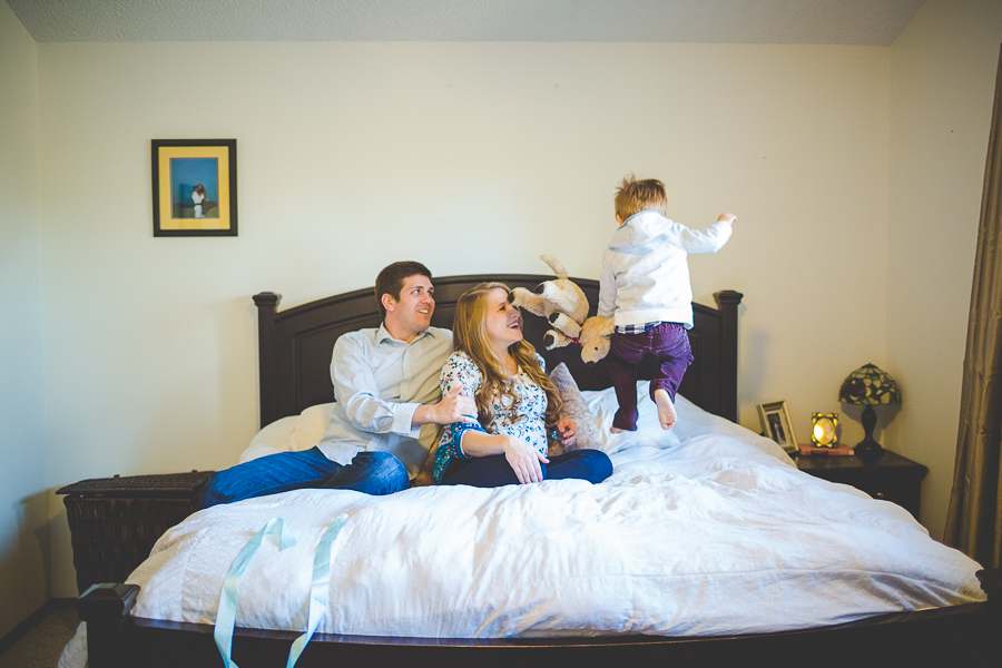 Family Photographer Fayetteville Arkansas, Photographer in Fayetteville Arkansas, Northwest Arkansas Photographer, Bentonville Arkansas Photographer, Maternity Photographer Bentonville, In Home Maternity Session, Winter Maternity Session, Inddor Maternity Photographs, Family Photos in Winter