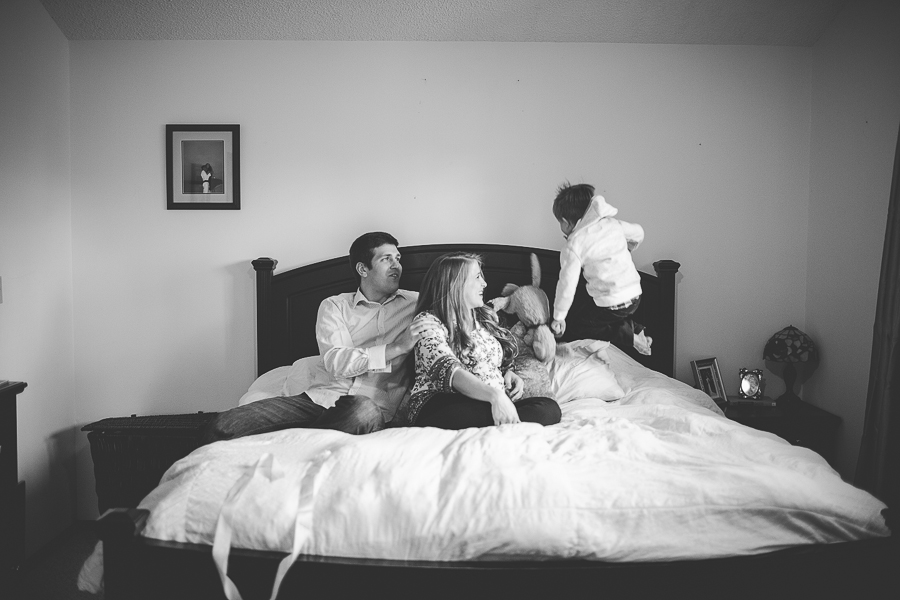 Family Photographer Fayetteville Arkansas, Photographer in Fayetteville Arkansas, Northwest Arkansas Photographer, Bentonville Arkansas Photographer, Maternity Photographer Bentonville, In Home Maternity Session, Winter Maternity Session, Inddor Maternity Photographs, Family Photos in Winter