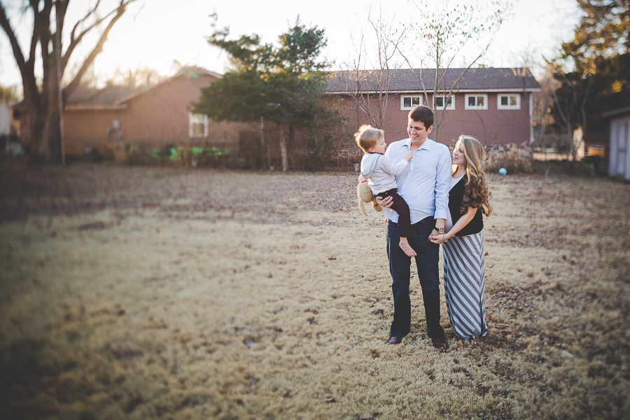 Family Photographer Fayetteville Arkansas, Photographer in Fayetteville Arkansas, Northwest Arkansas Photographer, Bentonville Arkansas Photographer, Maternity Photographer Bentonville, In Home Maternity Session, Winter Maternity Session, Inddor Maternity Photographs, Family Photos in Winter