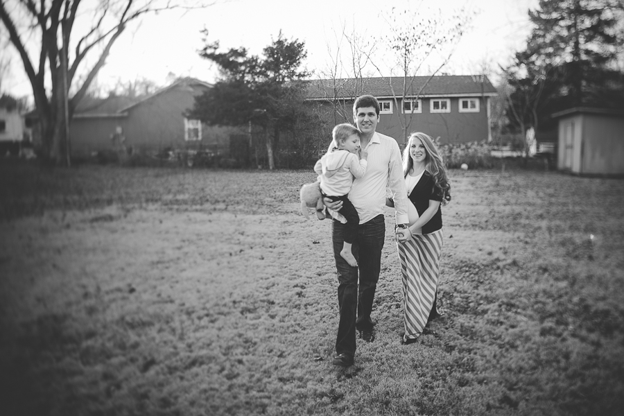 Family Photographer Fayetteville Arkansas, Photographer in Fayetteville Arkansas, Northwest Arkansas Photographer, Bentonville Arkansas Photographer, Maternity Photographer Bentonville, In Home Maternity Session, Winter Maternity Session, Inddor Maternity Photographs, Family Photos in Winter
