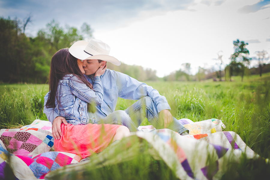 Northwest Arkansas Engagements in Bentonville - Fayetteville Photographer - lissachandler.com