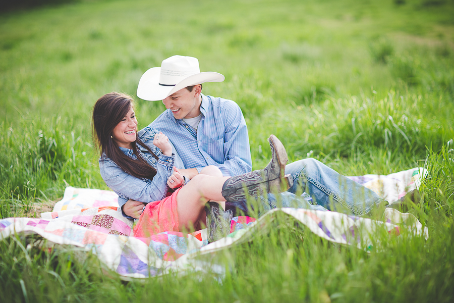 Northwest Arkansas Engagements in Bentonville - Fayetteville Photographer - lissachandler.com