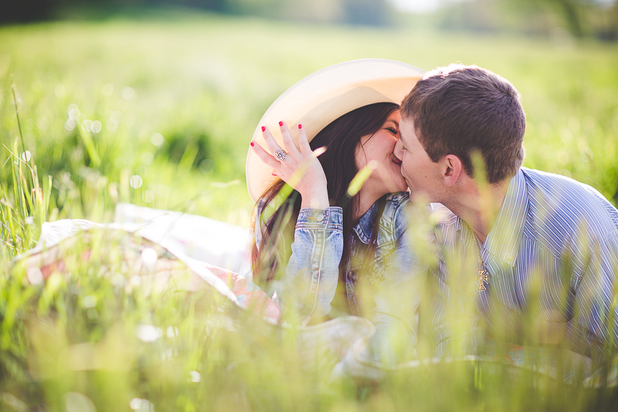 Northwest Arkansas Engagements in Bentonville - Fayetteville Photographer - lissachandler.com