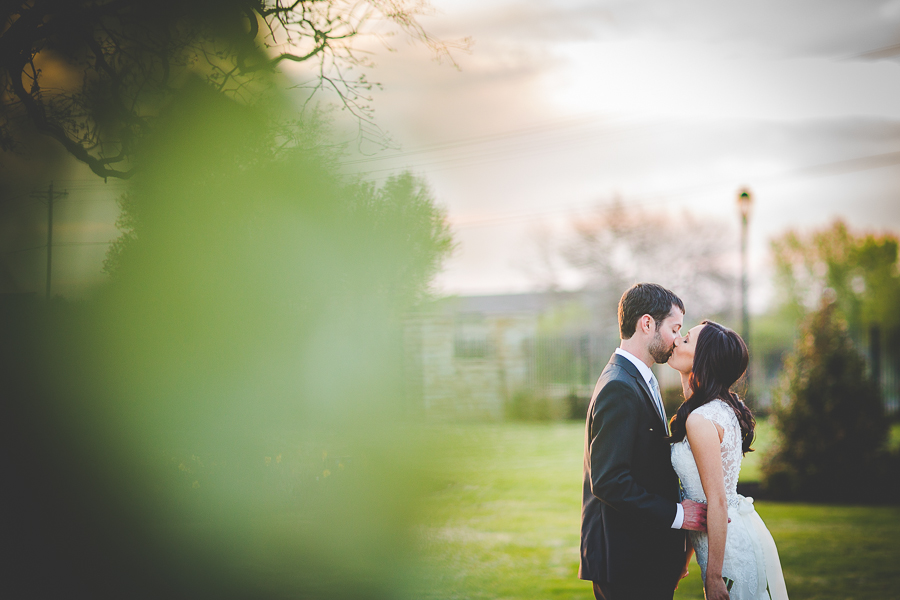Northwest Arkansas Wedding Photographer in Fayetteville, Creative Southern Wedding Photographers - lissachandler.com