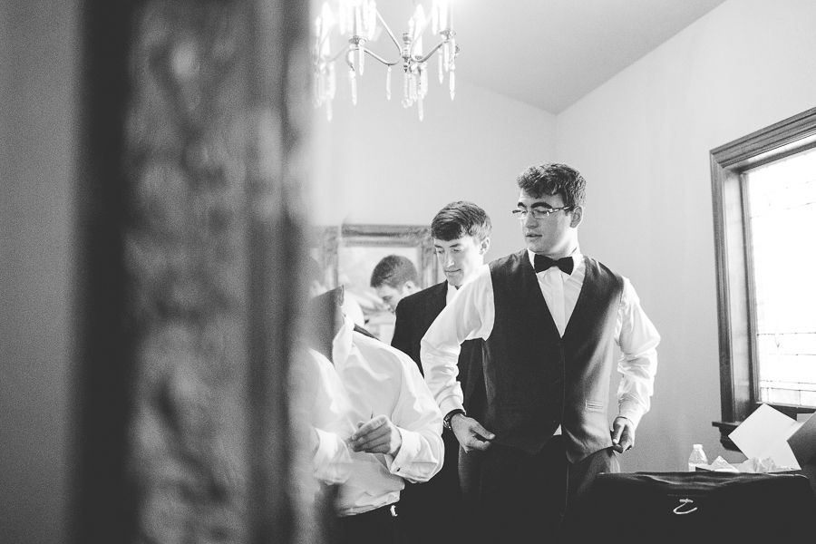 Spring Wedding in Fayetteville, Arkansas - NWA Wedding Photography - lissachandler.com