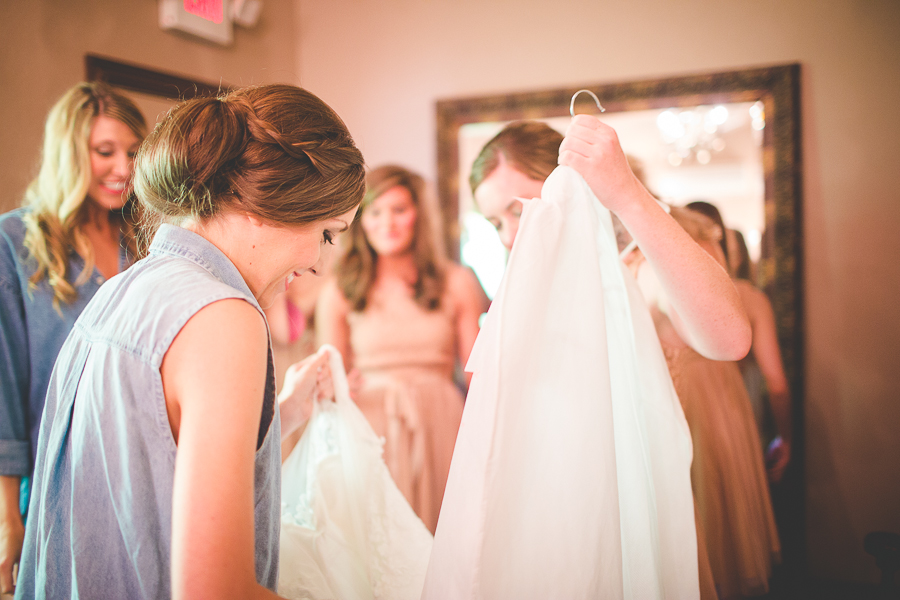 Spring Wedding in Fayetteville, Arkansas - NWA Wedding Photography - lissachandler.com