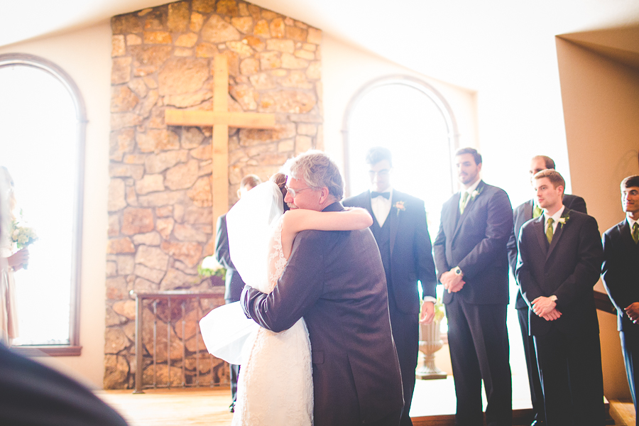 Spring Wedding in Fayetteville, Arkansas - NWA Wedding Photography - lissachandler.com