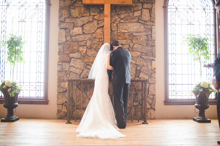 Spring Wedding in Fayetteville, Arkansas - NWA Wedding Photography - lissachandler.com