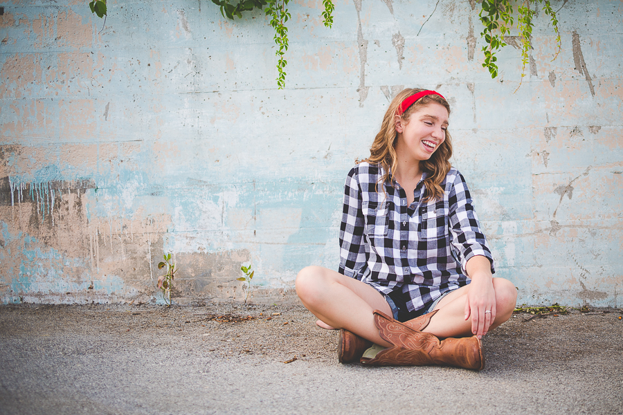 Lindsey - Northwest Arkansas Senior Photographer in Fayetteville Ar - lissachandler.com -8 NWA Senior Portrait Photographer in Fayetteville Arkansas - lissachander.com