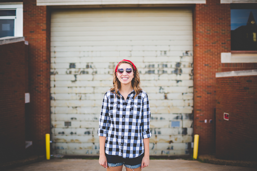 Lindsey - Northwest Arkansas Senior Photographer in Fayetteville Ar - lissachandler.com -9 NWA Senior Portrait Photographer in Fayetteville Arkansas - lissachander.com