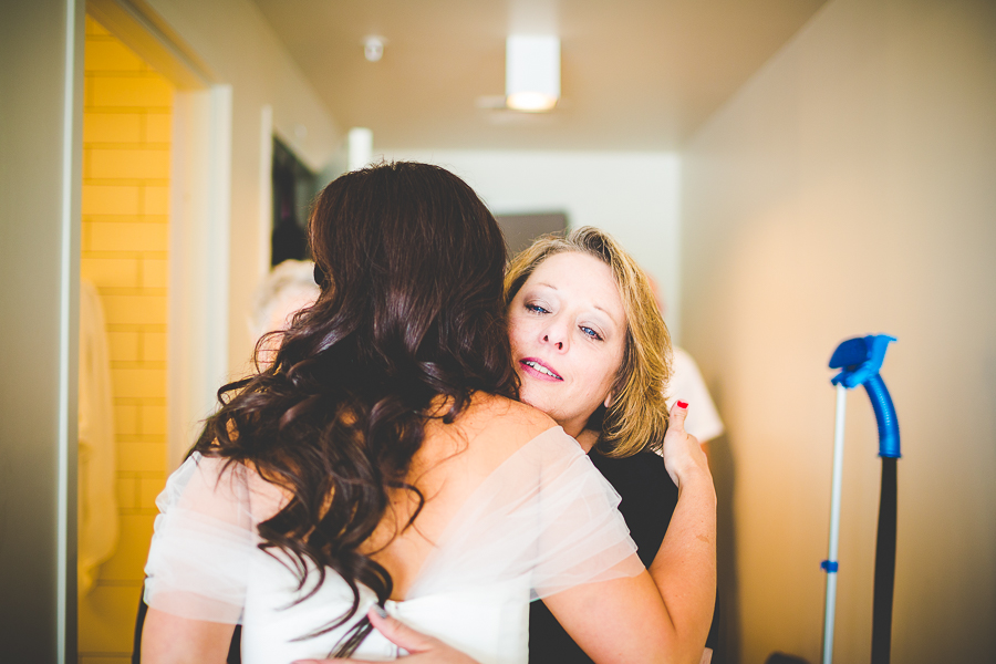 Fayetteville Arkansas Wedding Photographer in NWA - Wedding at 21c Bentonville - lissachandler.com