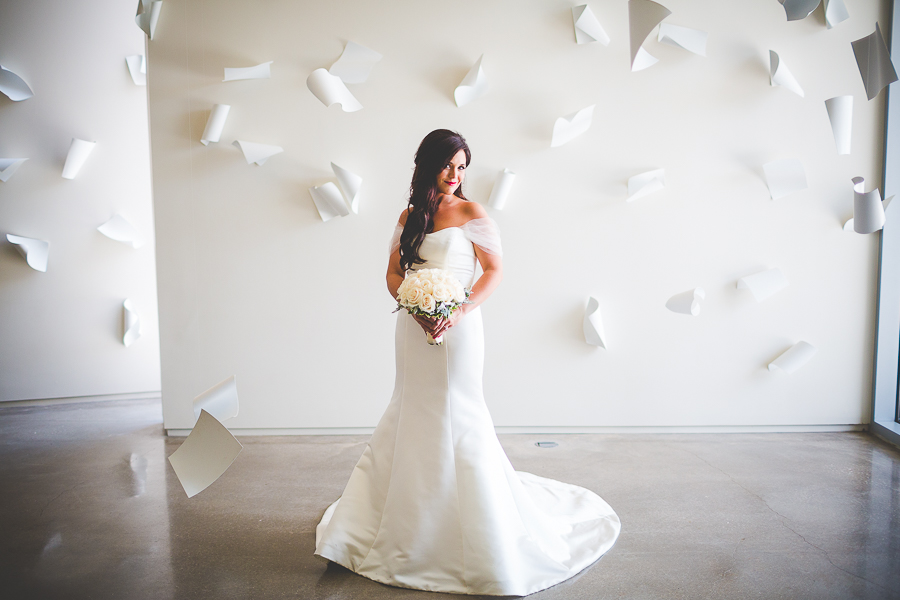 Fayetteville Arkansas Wedding Photographer in NWA - Wedding at 21c Bentonville - lissachandler.com