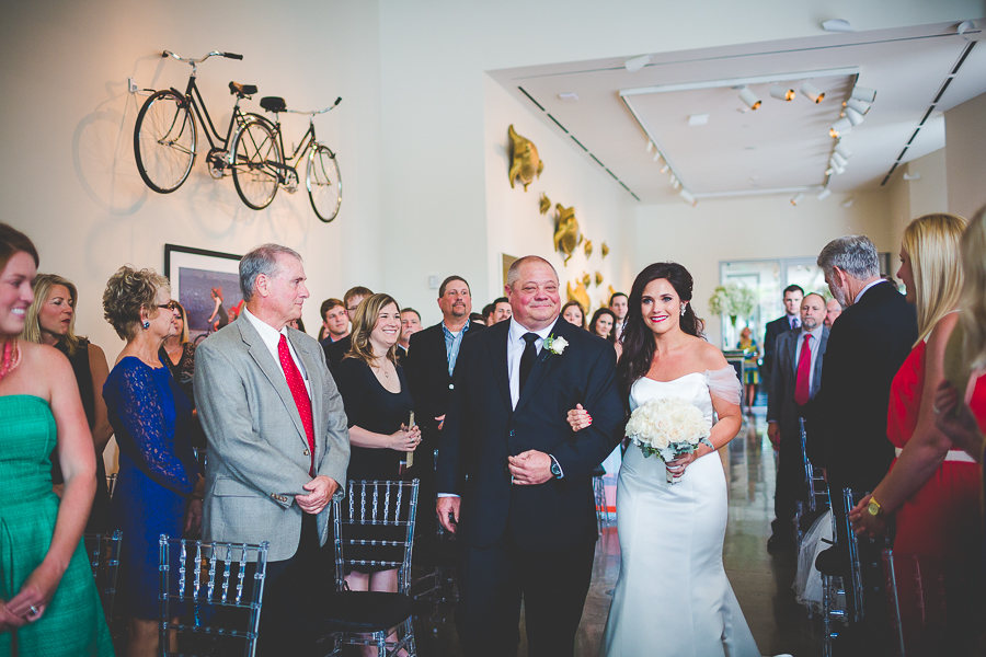 Fayetteville Arkansas Wedding Photographer in NWA - Wedding at 21c Bentonville - lissachandler.com