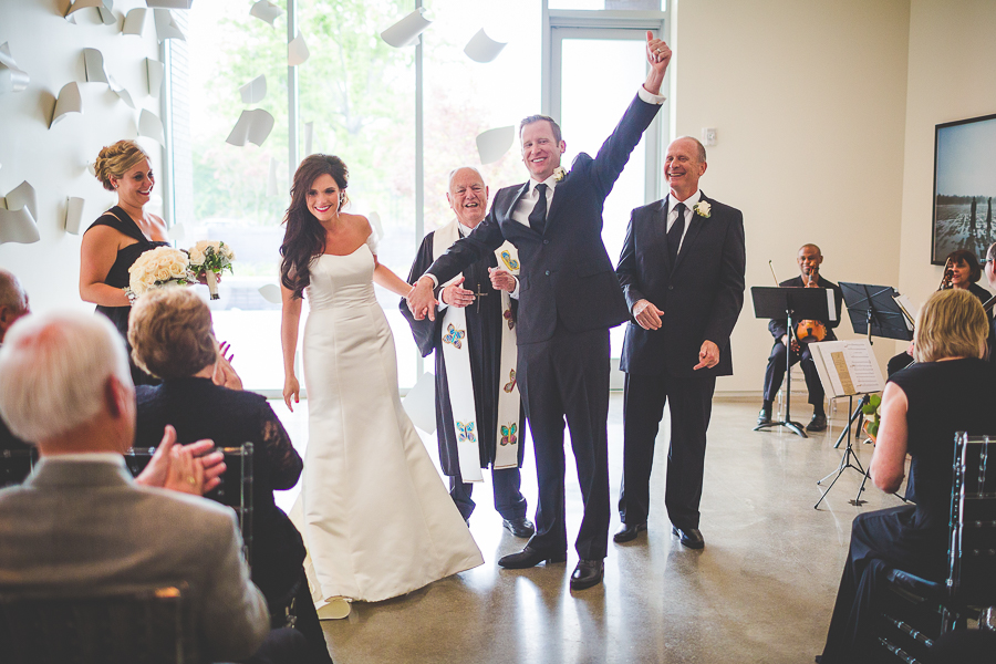 Fayetteville Arkansas Wedding Photographer in NWA - Wedding at 21c Bentonville - lissachandler.com