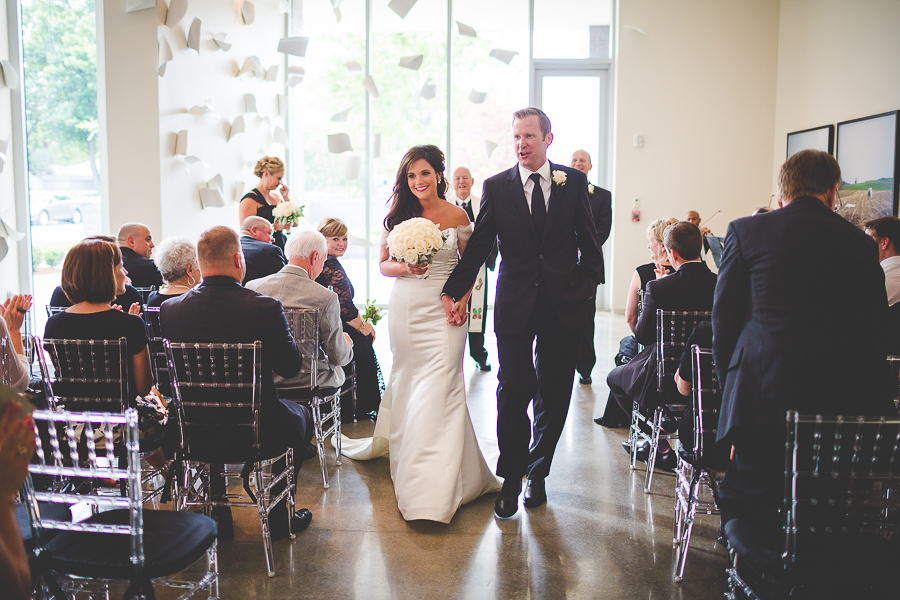 Fayetteville Arkansas Wedding Photographer in NWA - Wedding at 21c Bentonville - lissachandler.com