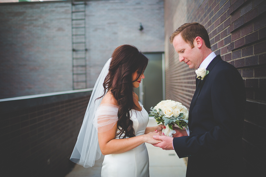 Fayetteville Arkansas Wedding Photographer in NWA - Wedding at 21c Bentonville - lissachandler.com