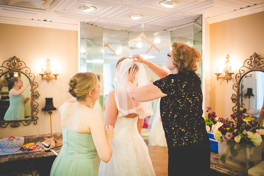 Bentonville Arkansas Wedding Photographer - Unique Wedding Photographer NWA - lissachandler.com