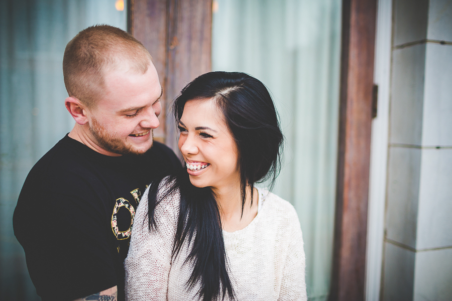 happy couple in love, arkansas photographer, wedding photographer, winter engagements, lissachandler.com