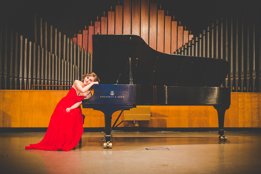 Senior Photographs with Piano, Arkansas Senior Photographers, Creative Senior Photos, lissachandler.com
