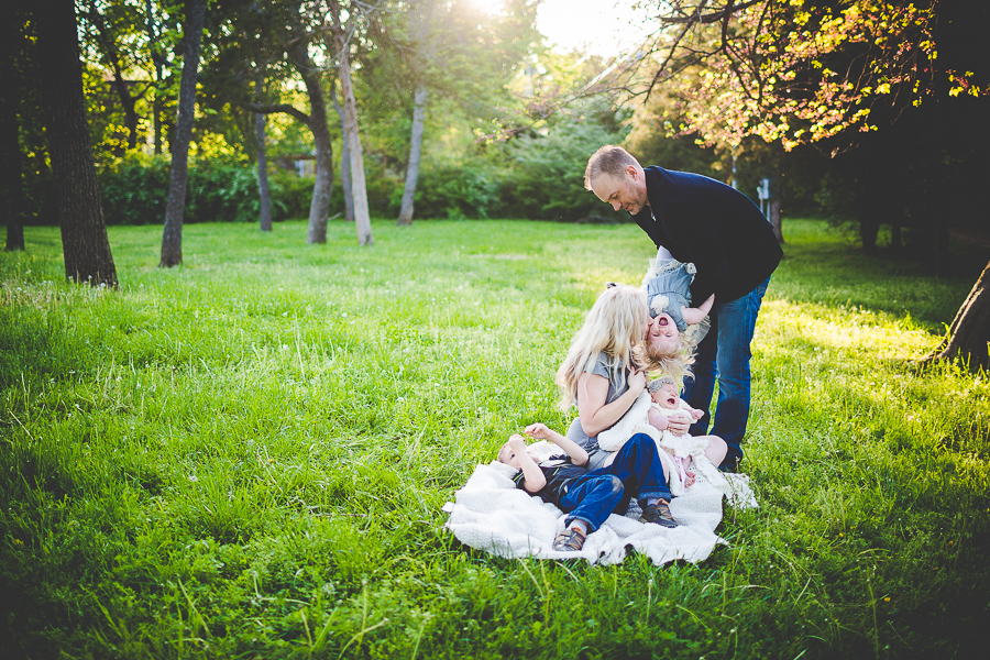 Fayetteville AR Family Photographer, Spring Family Portraits, lissachandler.com