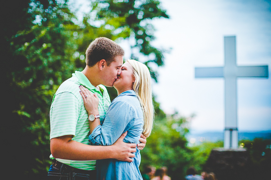 Wedding Photographer in Fayetteville, lissachandler.com