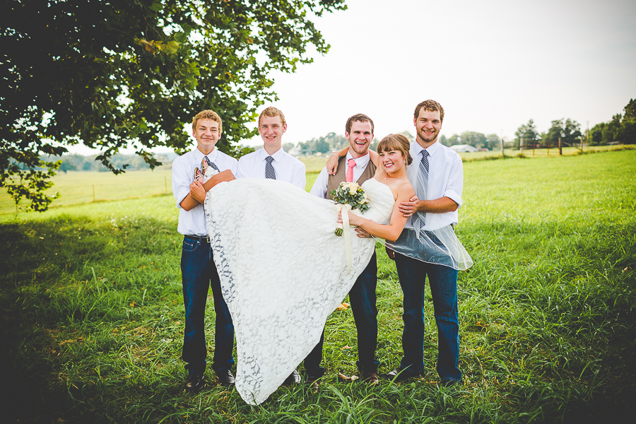 Simple and Cute Arkansas Wedding in September