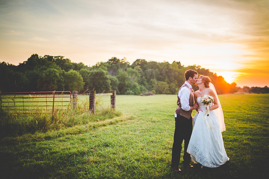 Simple and Cute Arkansas Wedding in September