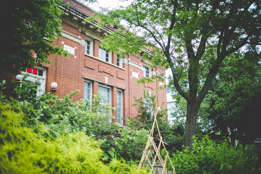 Elopement on Fayetteville Square - NWA Wedding Photogrpaher - lissachandler.com-10 Rainy Elopement in Fayetteville, lissachandler.com