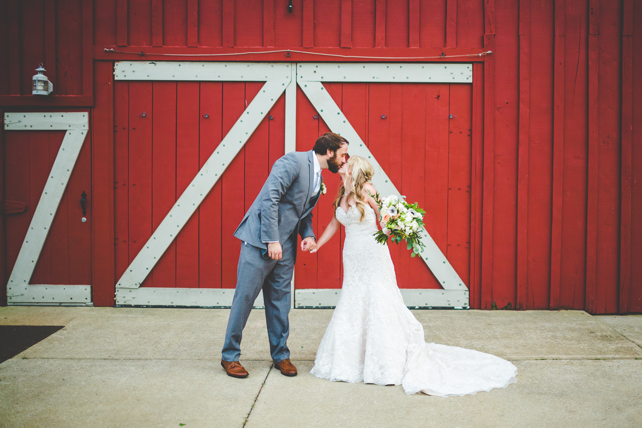 Fayetteville Arkansas Wedding at Pratt Place Barn, lissachandler.com