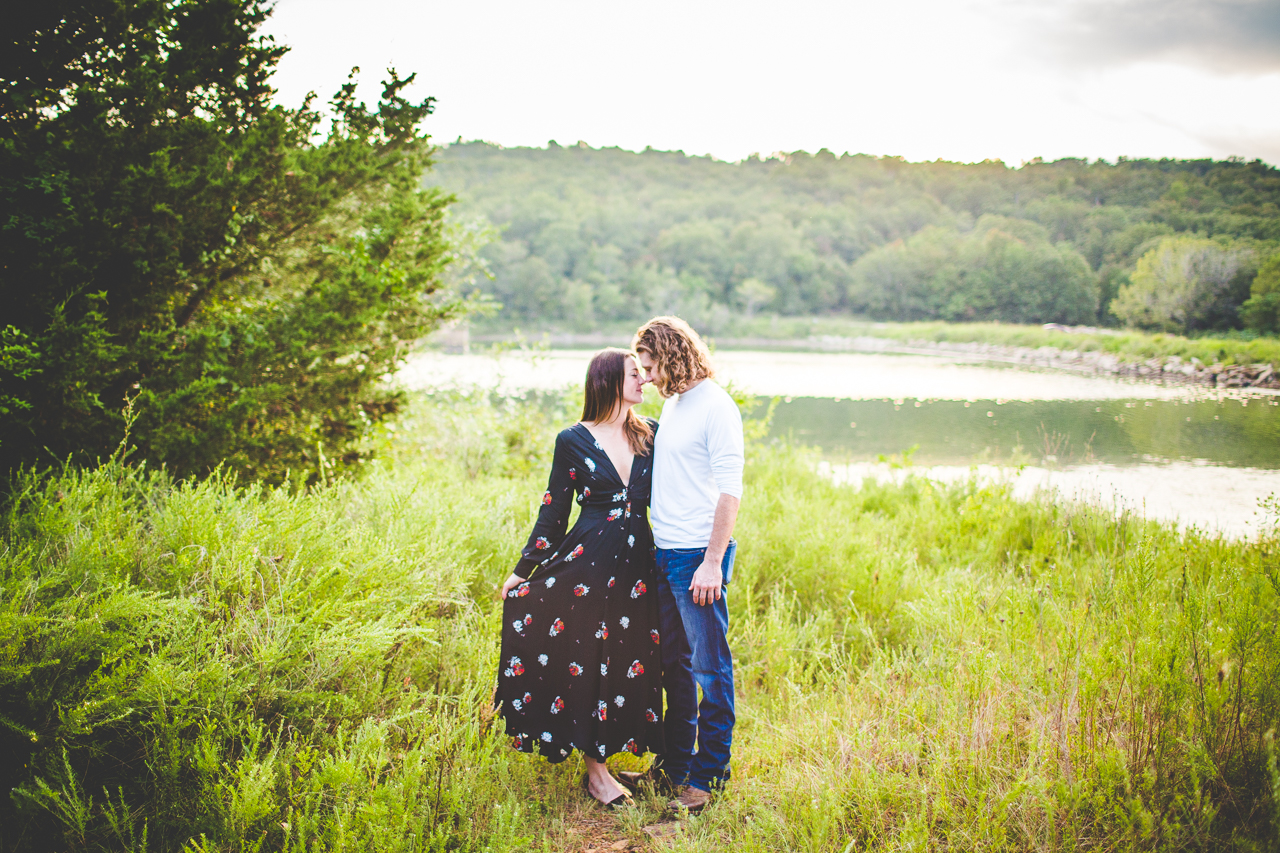 Outdoor engagement Session in Fayetteville Arkansas, lissachandler.com