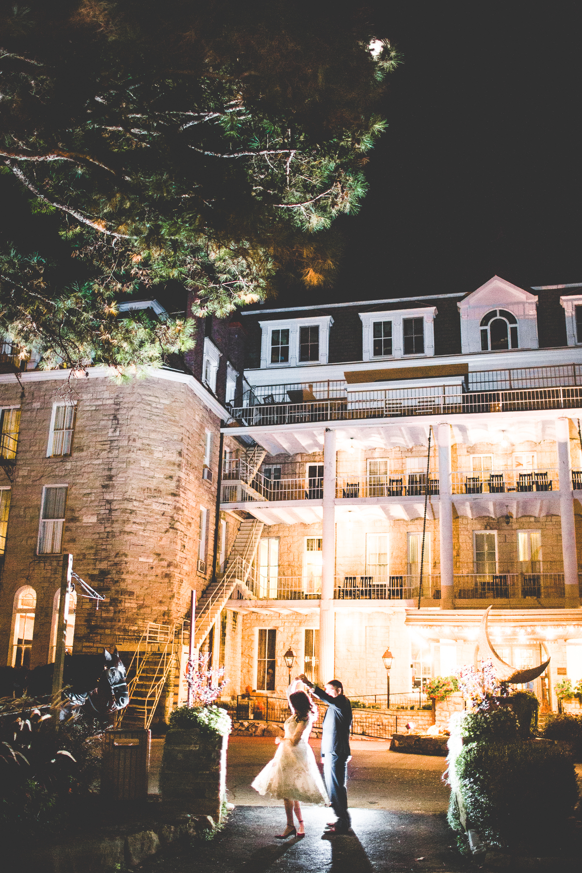 grotto-wedding-in-eureka-springs-lauren-and-collier-wedding-photographer-lissa-chandler-6-2