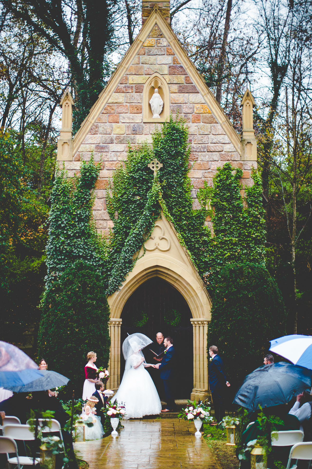 kaitlyn-and-kale-sneak-peek-arkansas-winter-wedding-at-st-catherines-fayetteville-wedding-photographer-lissa-chandler-3 Winter Wedding at St. Catherine's in Fayetteville, Arkansas // Lissa Chandler Photography