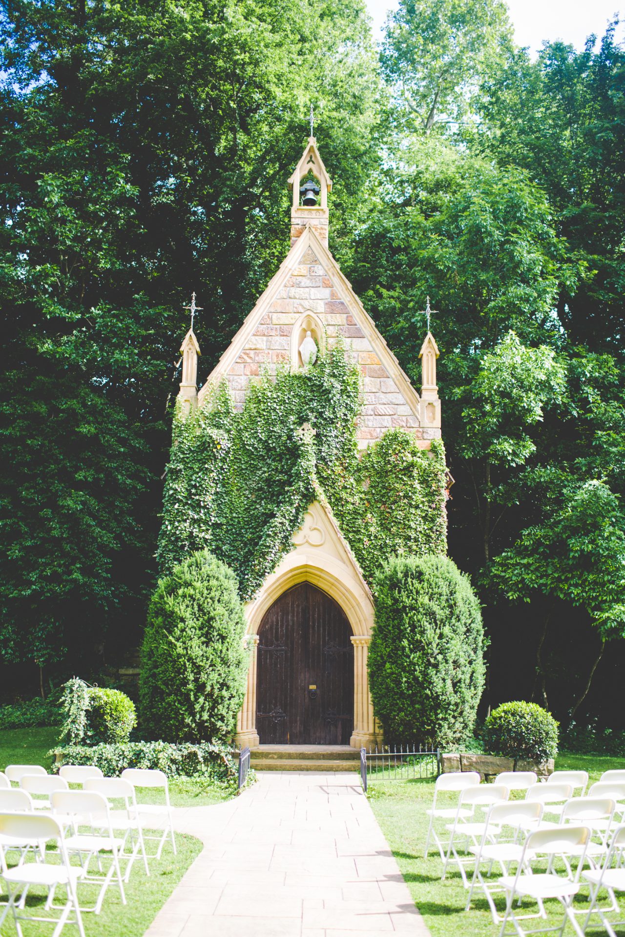 Summer Wedding at St. Catherine's at Bell Gable, lissachandler.com