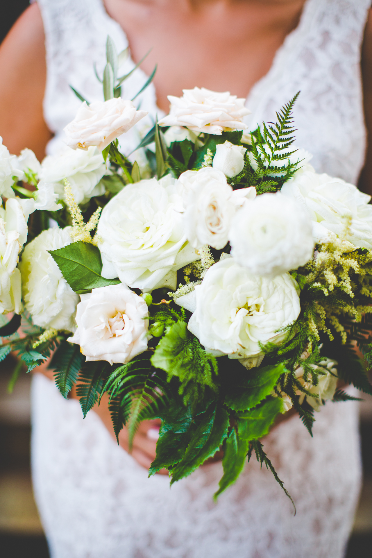 white wedding bouquet, nwa wedding photographer