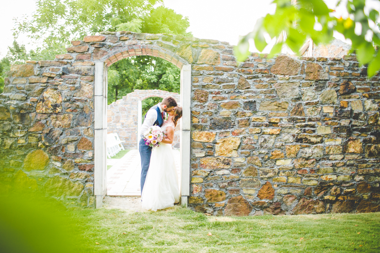 Bride and Groom Wedding Portraits in Northwest Arkansas | Lissa Chandler Photography 