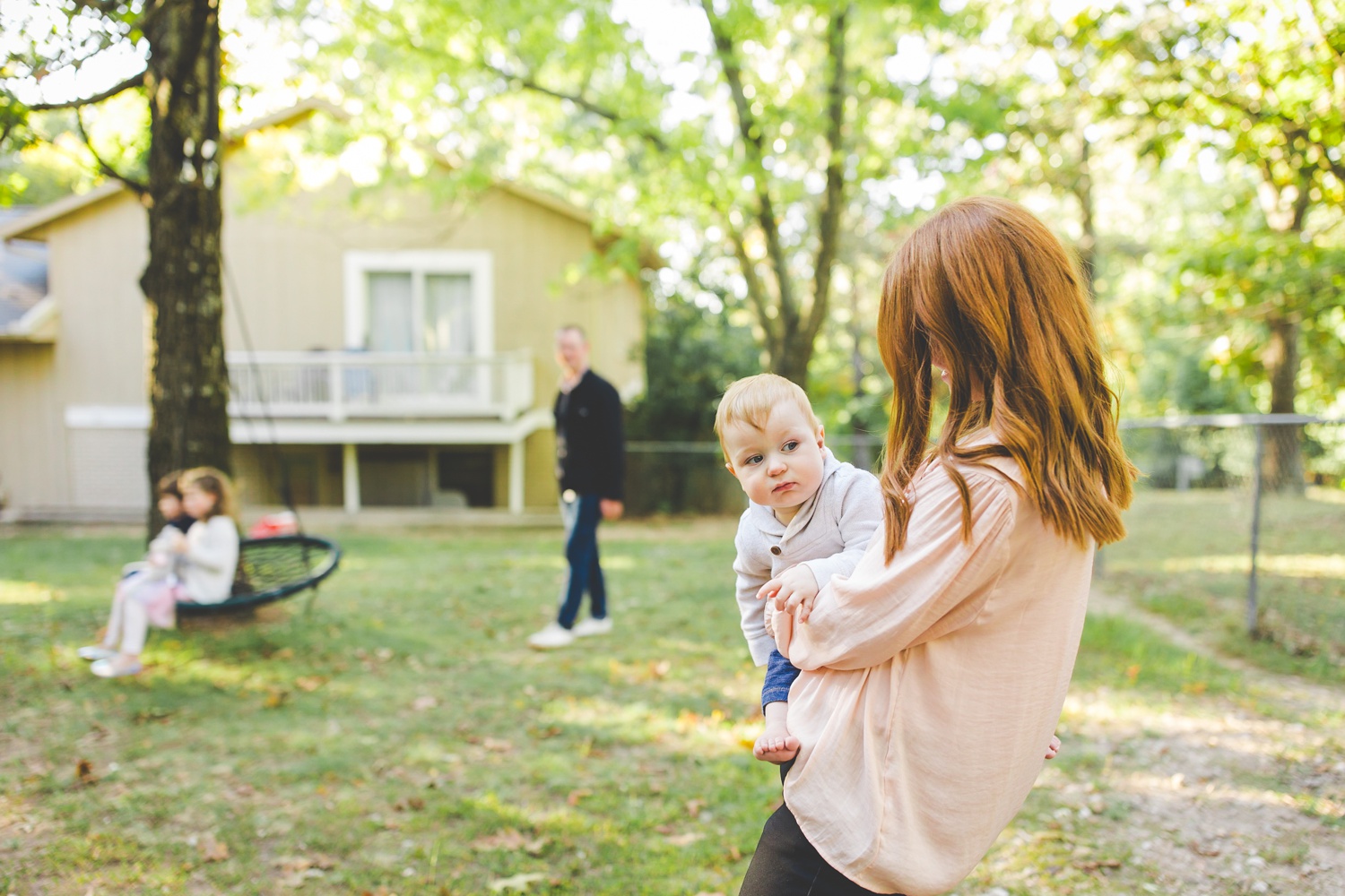 mom watching kids swing in backyard, lifestyle family photographs 