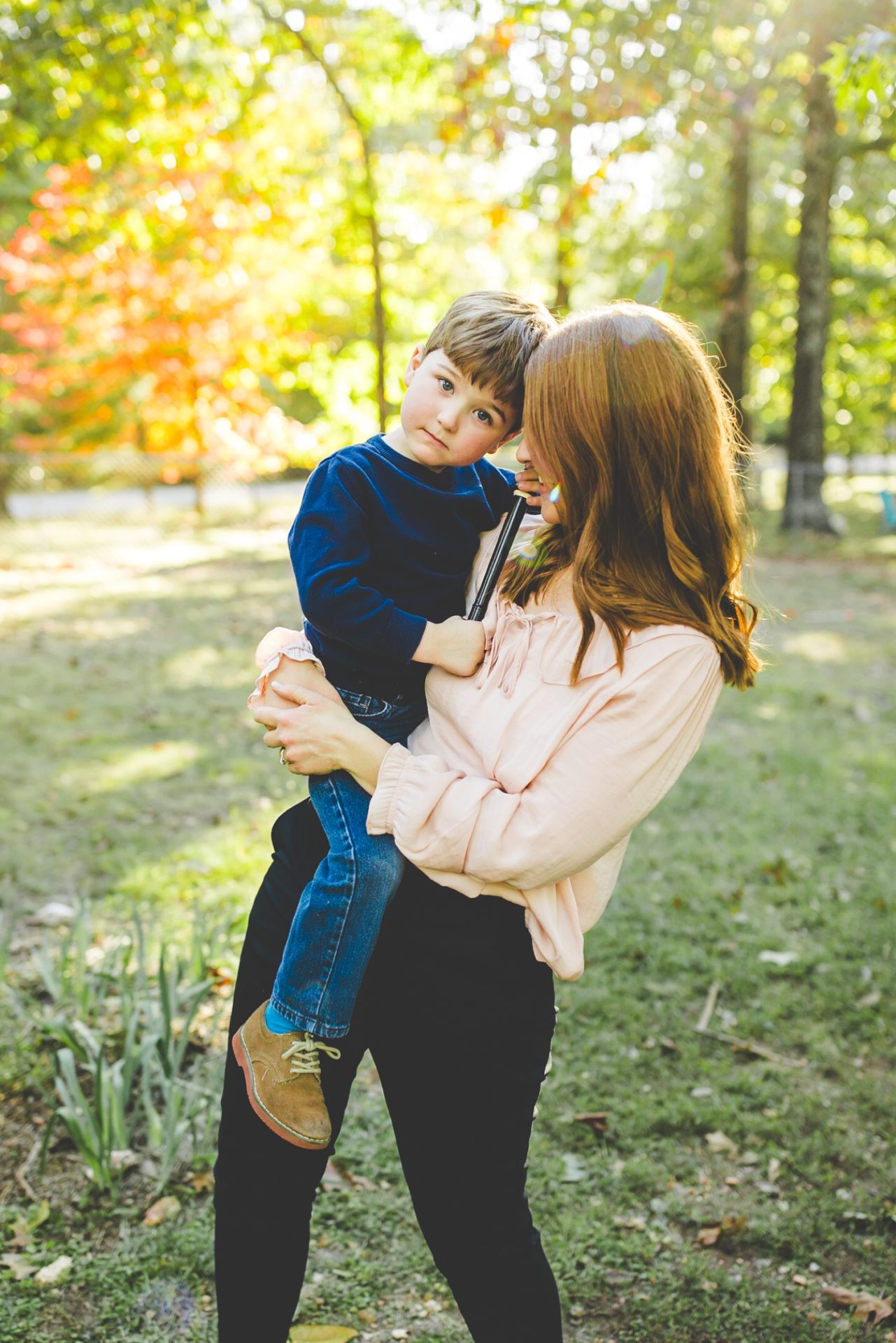 cozy outdoor family photographs in Northwest Arkansas 