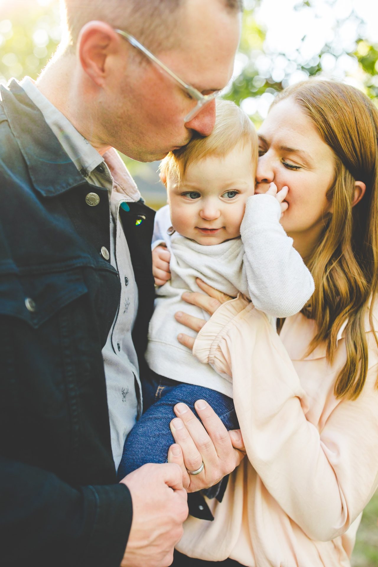 cozy outdoor family photographs in Northwest Arkansas 