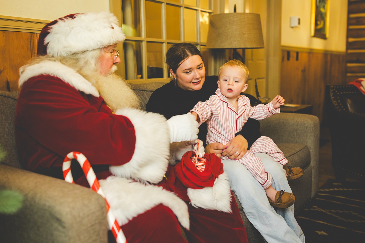 Santa Visiting Kids at Big Cedar Lodge, Branson Family Photographs 
