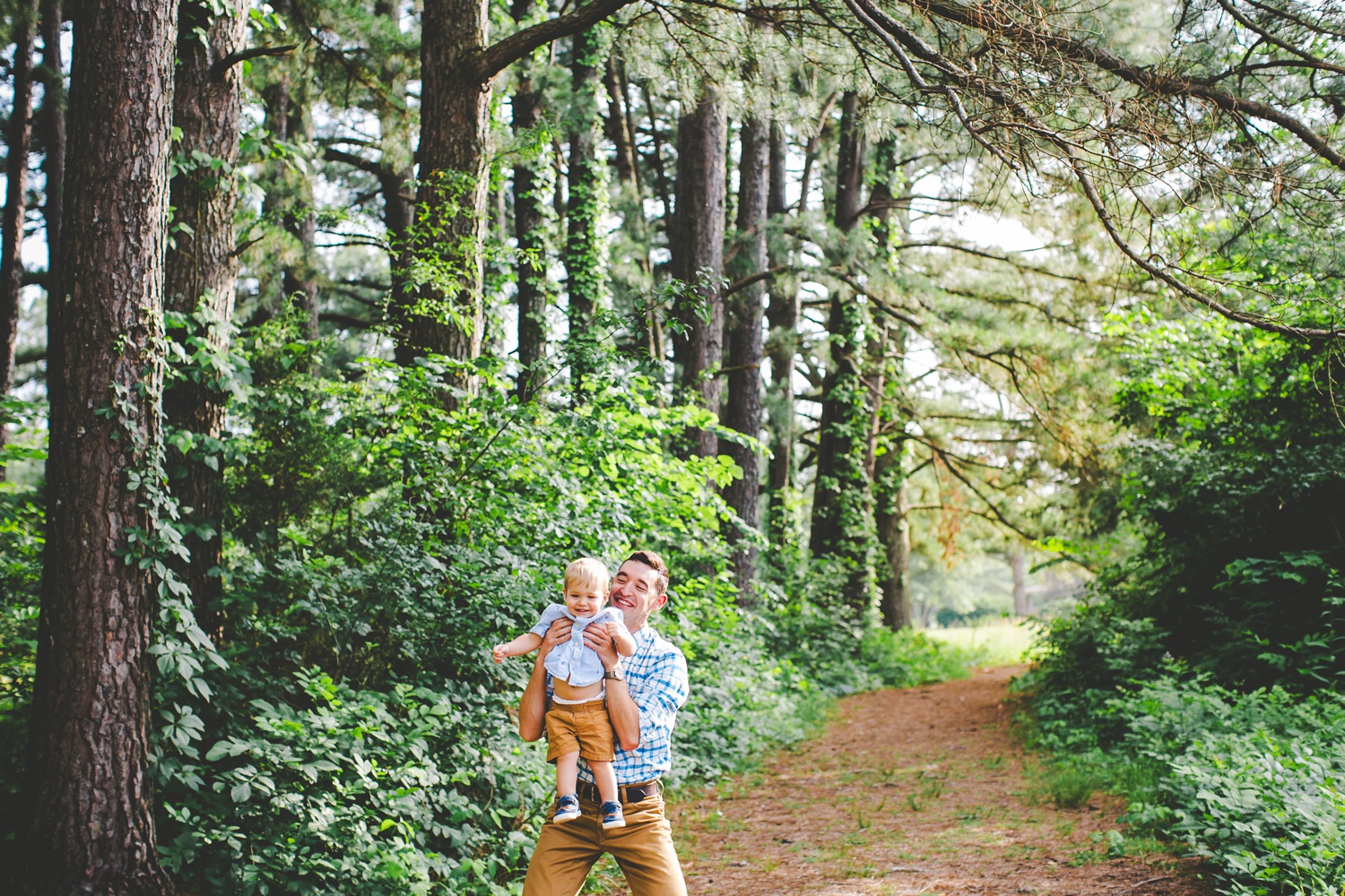 lifestyle family photographs in Northwest Arkansas by Lissa Chandler 