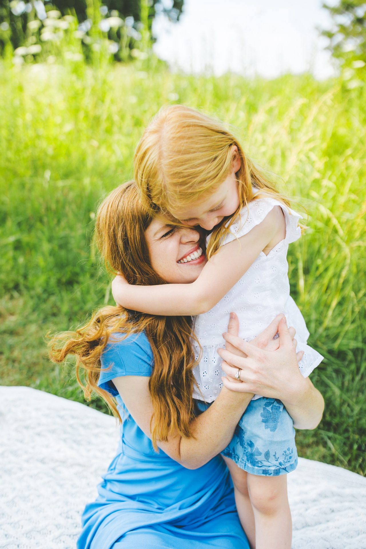 happy outdoor family photographs in northwest arkansas by family photographer Lissa Chandler 