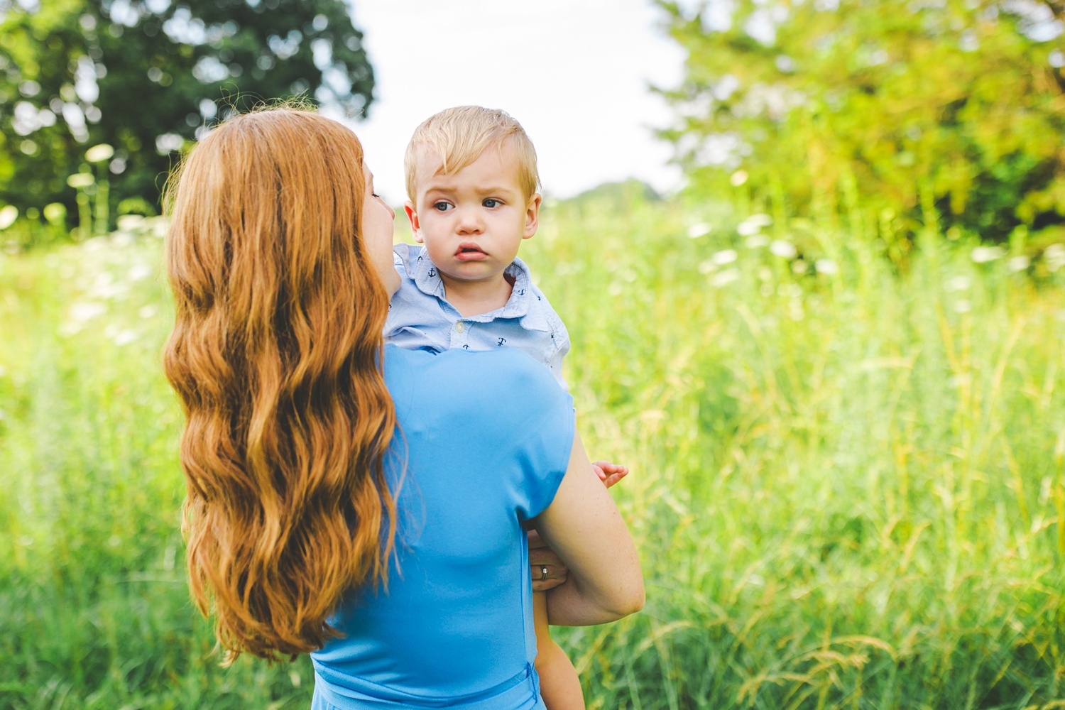 outdoor family photographs in fayetteville by nwa photographer Lissa Chandler 