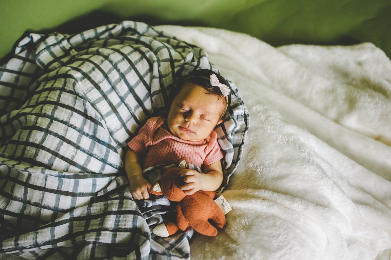 cozy newborn photographs in fayetteville Arkansas by Lissa Chandler