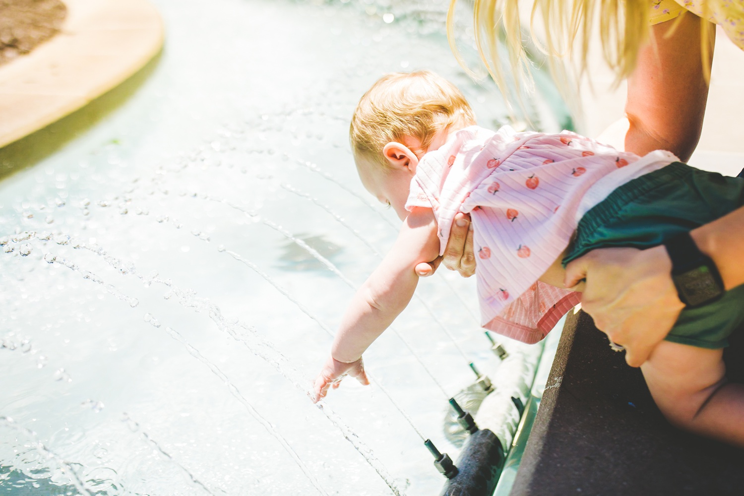 Cute Family Photographs in Downtown Bentonville 