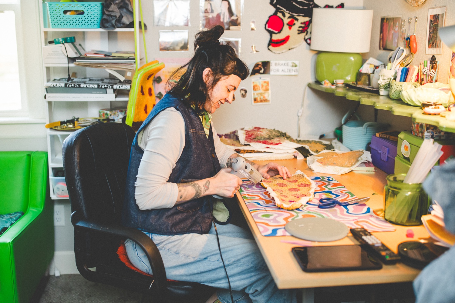 hot gluing rug backing onto pizza rug, rug tufting artist in arkansas 