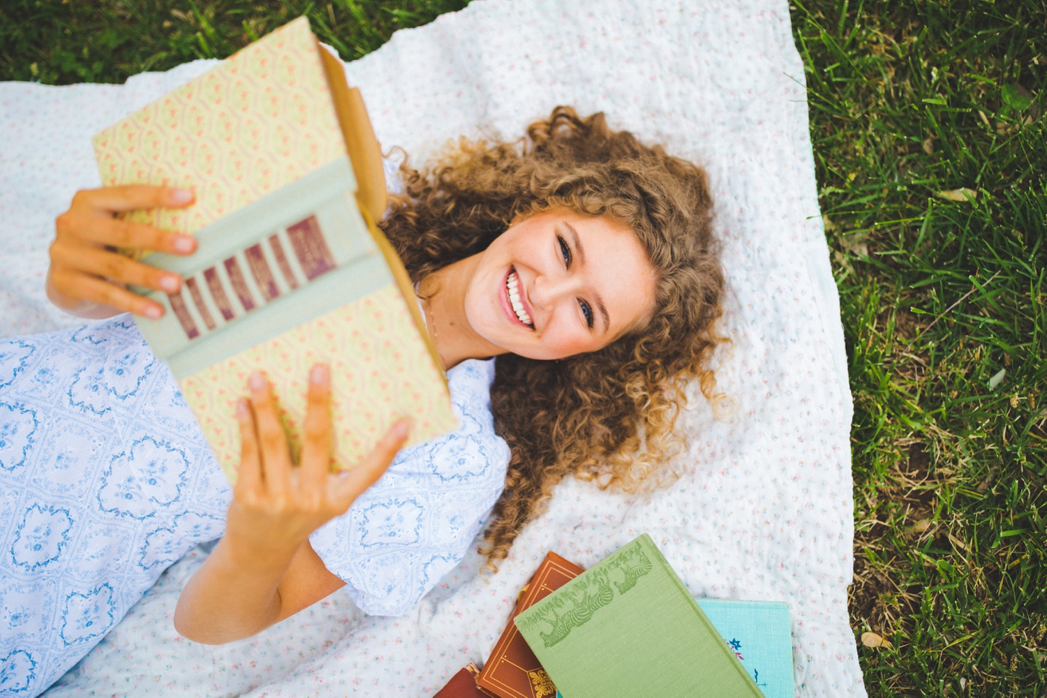 spring senior photographs in northwest Arkansas 
