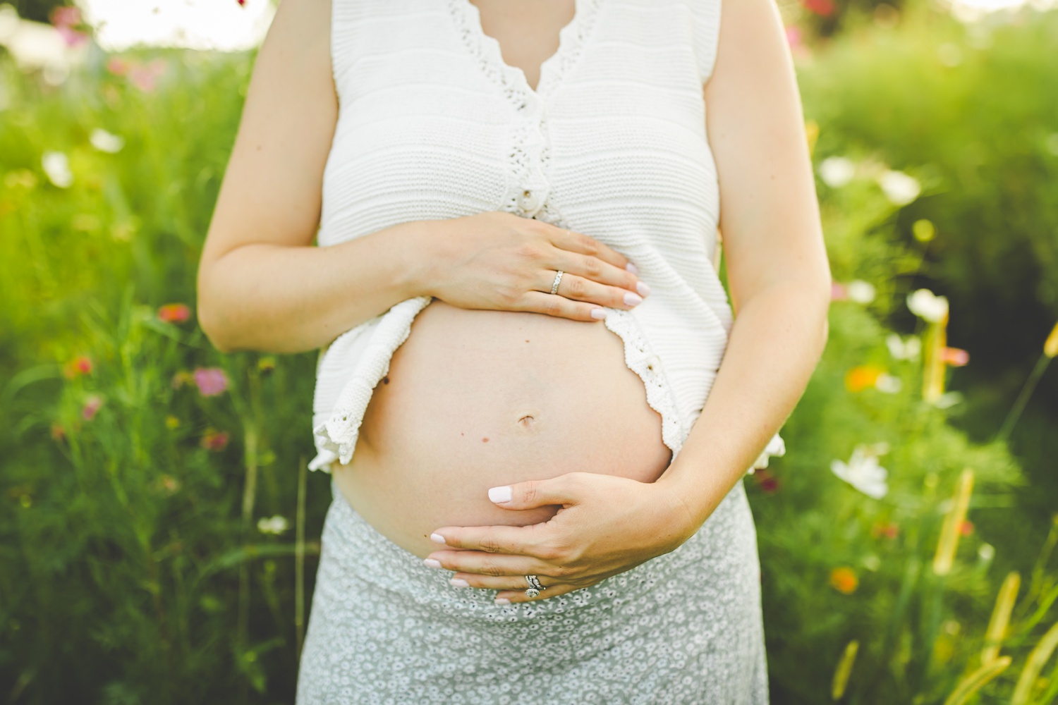 Colorful Maternity Photos in Northwest Arkansas