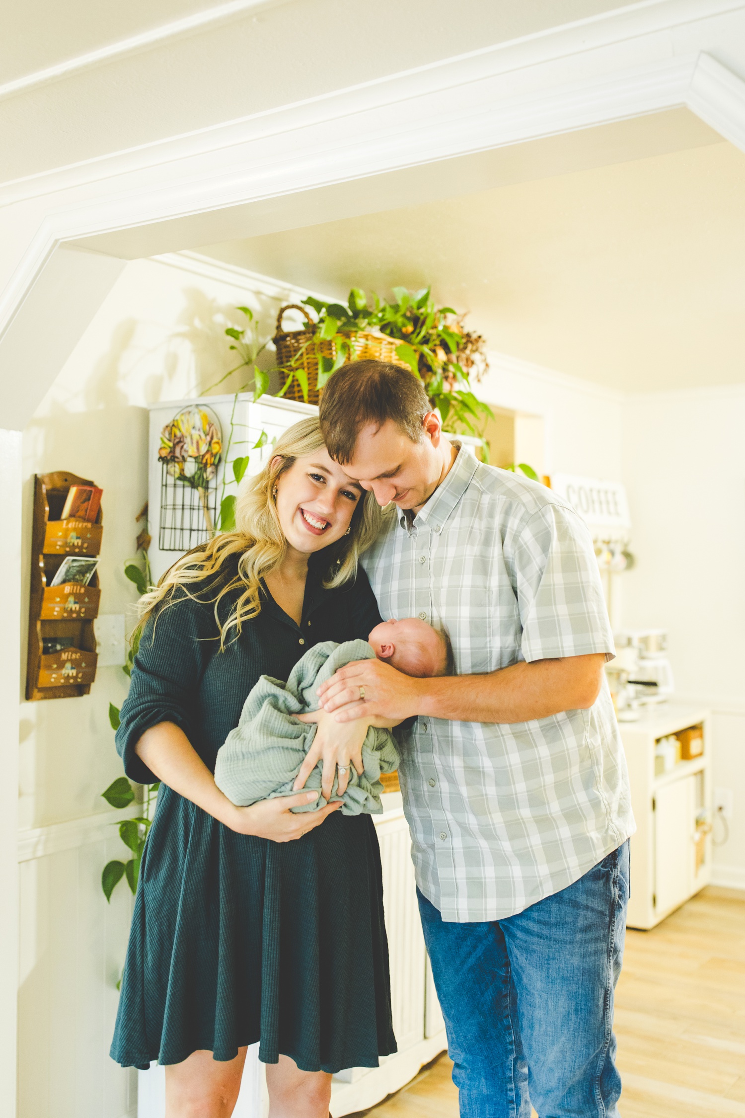 Colorful Family Newborn Photos in Northwest Arkansas by Lissa Chandler