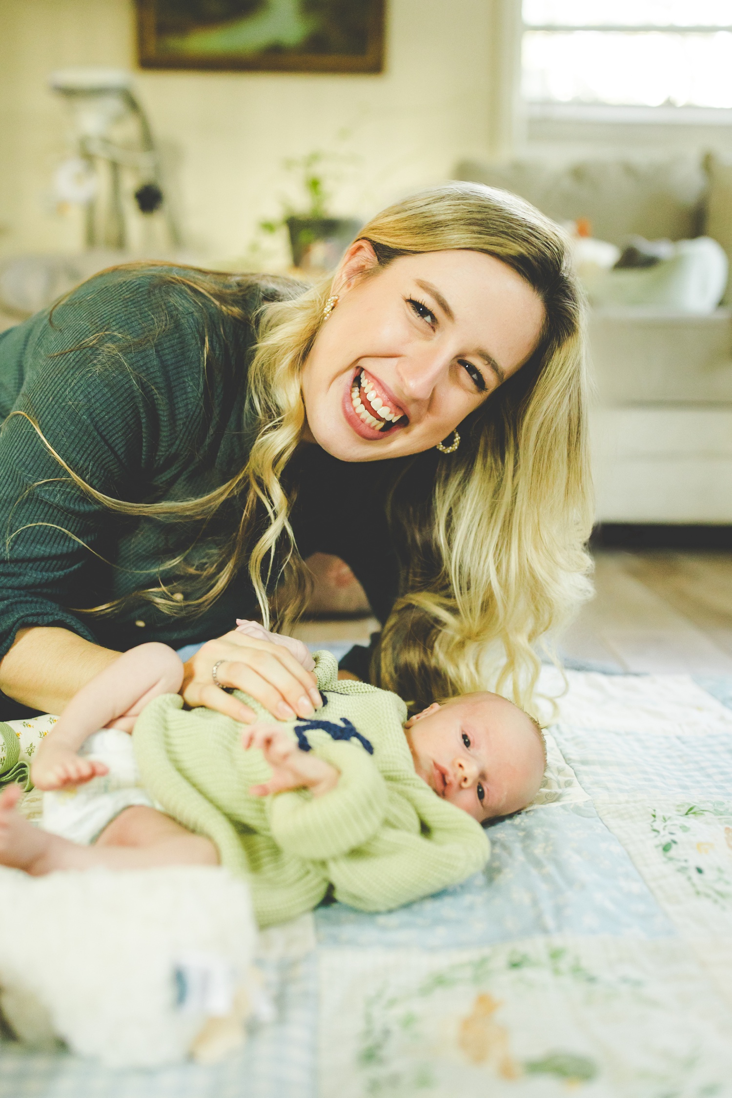 Colorful Family Newborn Photos in Northwest Arkansas by Lissa Chandler 